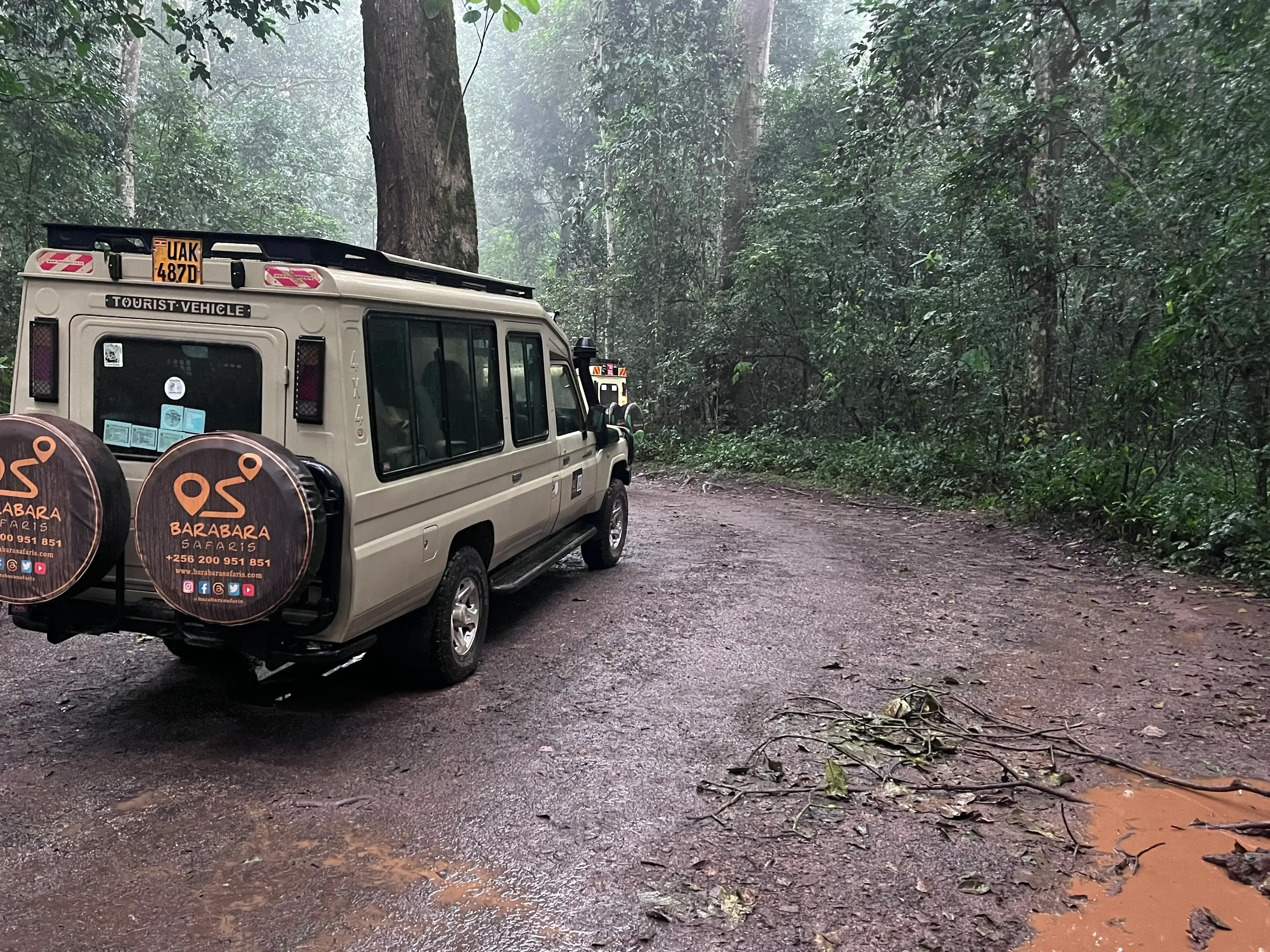 Barabara Safaris tour vehicle